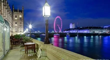 Thames View 001